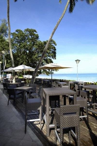 seychelles-berjaya-beauvallon-bay-pizzeria-dining-area  (© Vision Voyages TN / Berjaya Beauvallon Bay Resort & Casino)