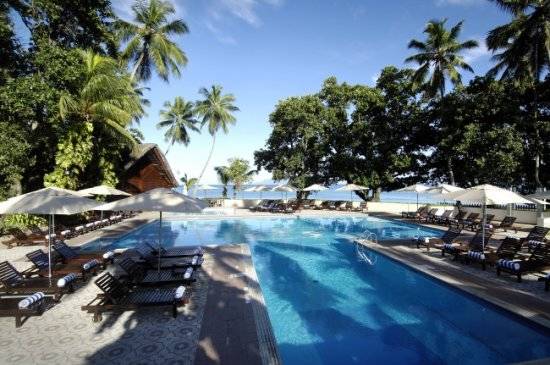 seychelles-berjaya-beauvallon-bay-swimming-pool  (© Vision Voyages TN / Berjaya Beauvallon Bay Resort & Casino)