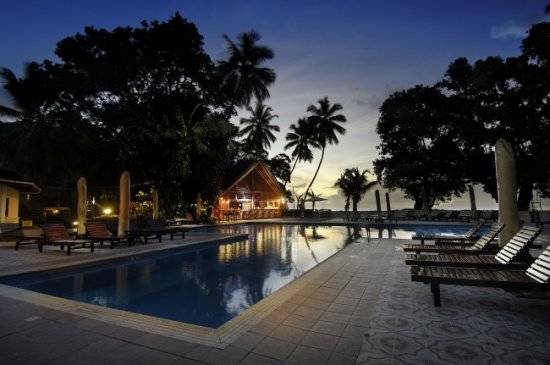 seychelles-berjaya-beauvallon-bay-swimming-pool3  (© Vision Voyages TN / Berjaya Beauvallon Bay Resort & Casino)