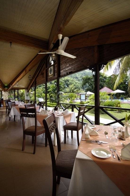 seychelles-berjayapraslinbeach-fregate-restaurant3  (© Berjaya Praslin Beach Hotel / Berjaya Praslin Beach Hotel)