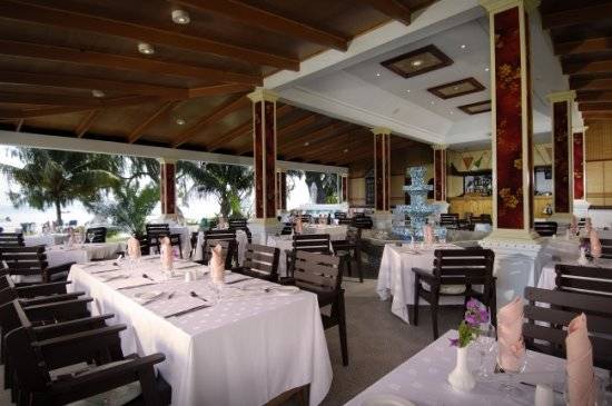 seychelles-berjayapraslinbeach-pizzeriabar2  (© Vision Voyages TN / Berjaya Praslin Beach Hotel)