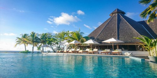 seychelles-booking-Denis-Private-Island-pool3  (© Seychellen Buchen)