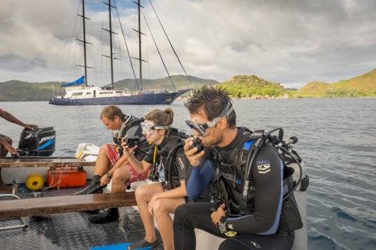 seychelles-booking-Diving-from-Sea-Star-1  (© Silhouette Cruises Ltd / 8-Tägige Kreuzfahrt - Star Bird (Reiseroute 2) )