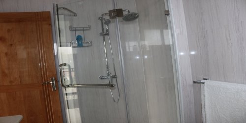 seychelles-booking-tamas-holiday-apartment-bathroom1  (© Seychellen Buchen)