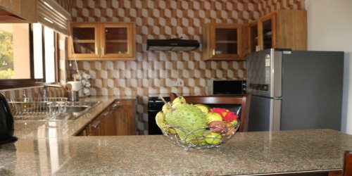 seychelles-booking-tamas-holiday-apartment-kitchen1  (© Seychellen Buchen)