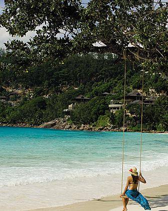 seychelles-four-season-plage-3  (© Vision Voyages TN / Four Seasons Resort SeychellesFour Seasons)