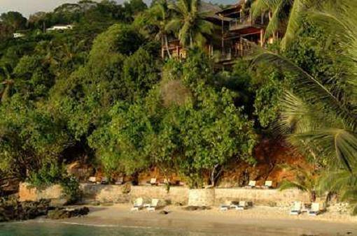 seychelles-hilton-plage  (© Vision Voyages TN / Hilton Seychelles Northolme Resort & Spa)