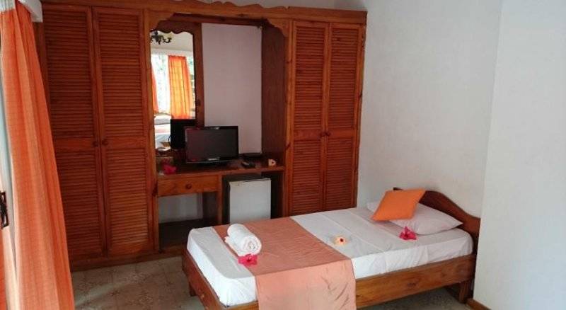 seychelles-praslin-c-est-mon-choix-triple-room-5  (©  / C est Mon Choix Hotel)