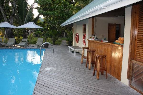 seychelles-praslin-indian-ocean-lodge-piscine  (© Seychellen Buchen)